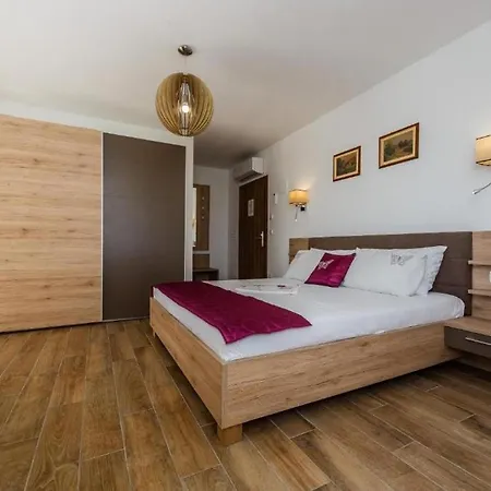 Villa Stone Queen Kaštel Novi