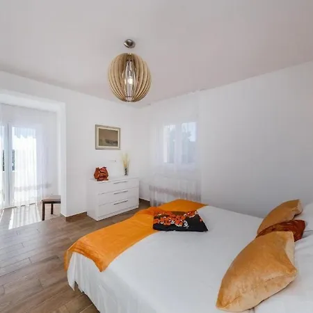 Stone Queen Kaštel Novi