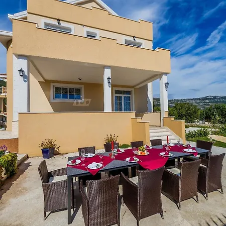 Villa Stone Queen Kaštel Novi