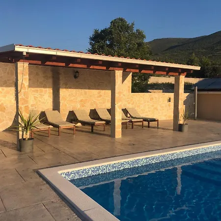 Stone Queen Kaštel Novi